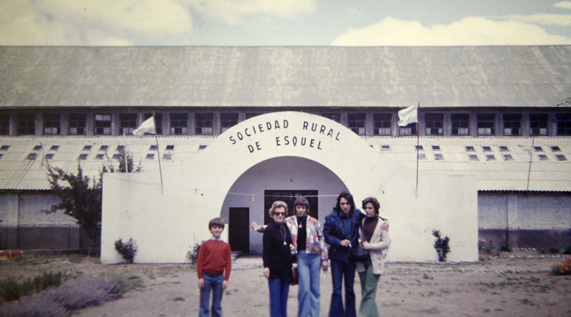 Familia en Sociedad Rural de Esquel. Enero, 1973.